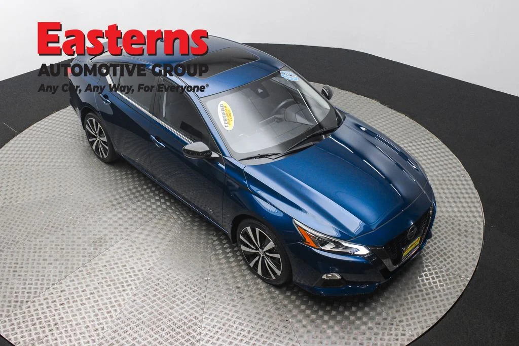 Used 2021 Blue Nissan 2.5 SR image 3