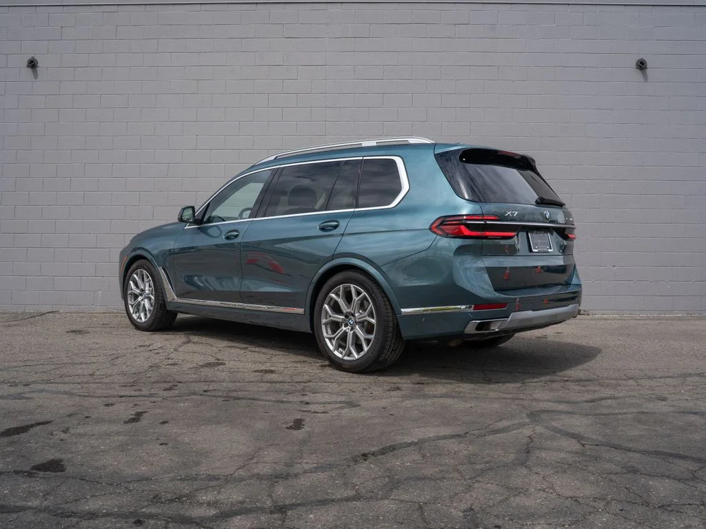 Used 2023 Blue BMW xDrive40i image 3