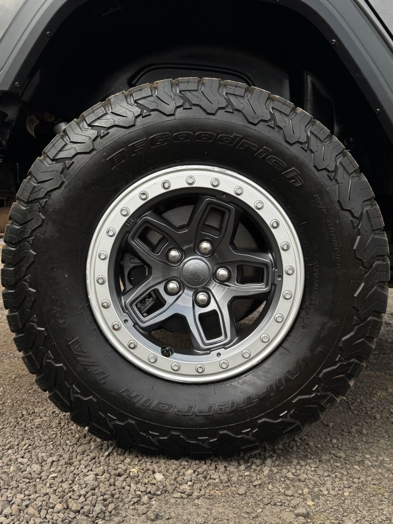 Used 2018 Granite Crystal Metallic Clearcoat Jeep Unlimited Sport S image 52