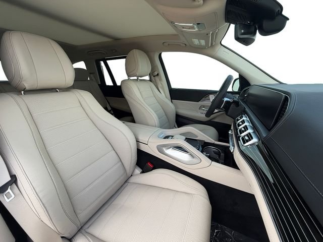 Used 2024  Mercedes-Benz GLS 580 image 16