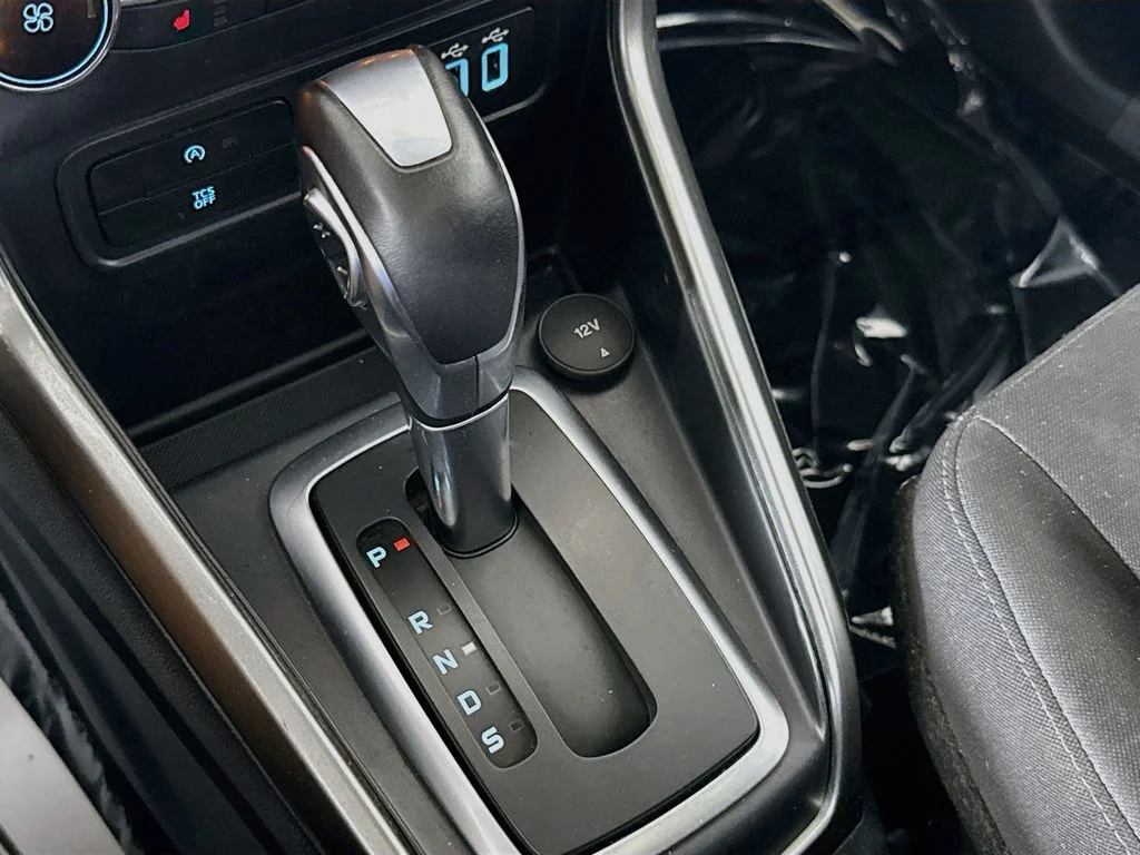 Used 2018 Blue Ford SE image 16