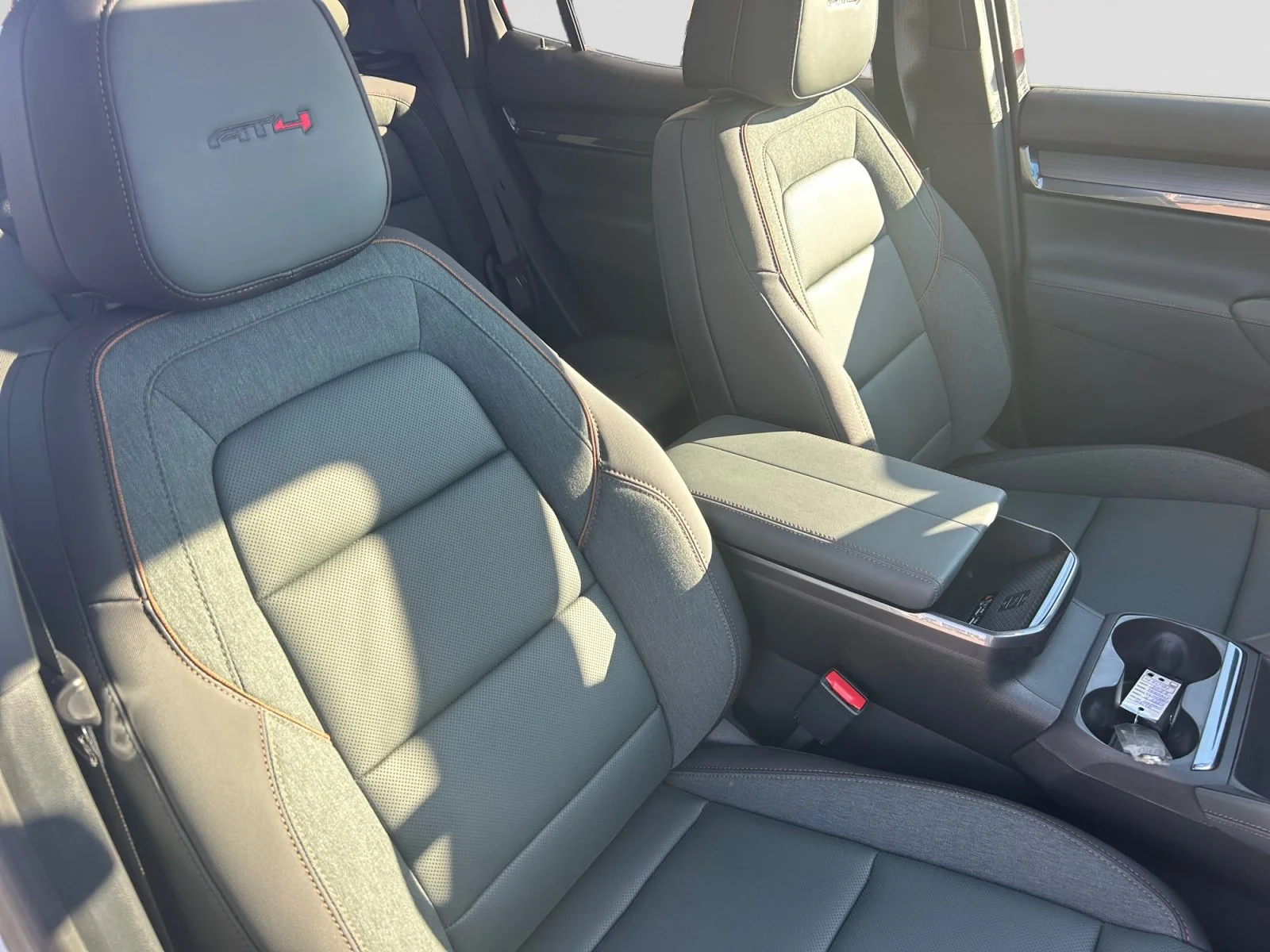 New 2027 Summit White GMC AWD AT4 image 12