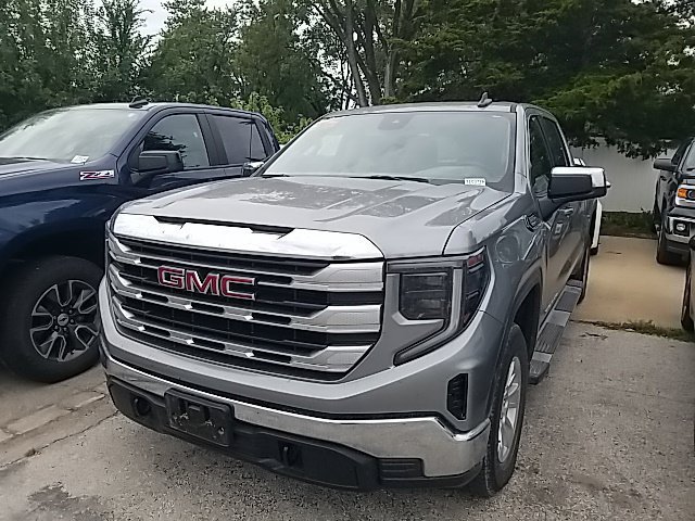 Used 2024 Sterling Metallic GMC SLE image 12