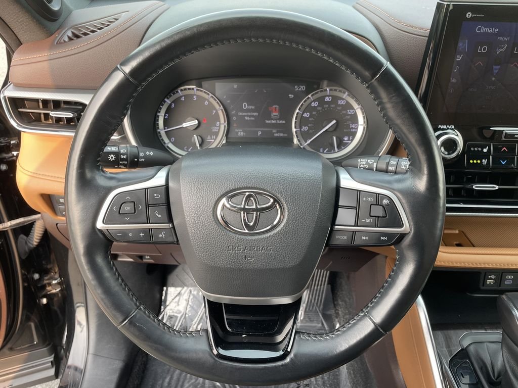 Used 2022 Black Toyota Platinum image 21