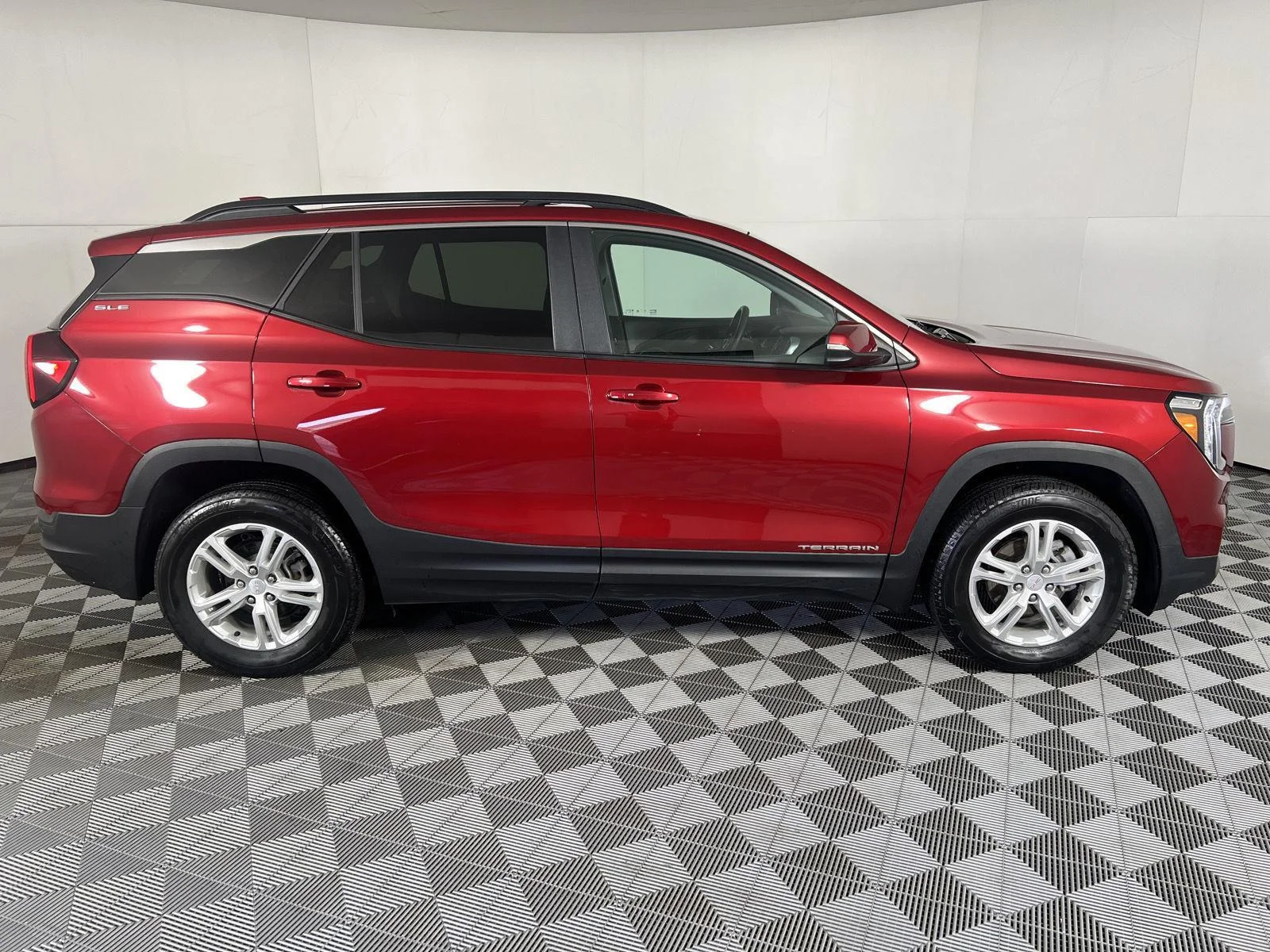 Used 2023 Volcanic Red Tintcoat GMC SLE image 10