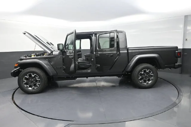 New 2026 Granite Crystal Metallic Clear-Coat Exterior Paint Jeep Sahara image 31