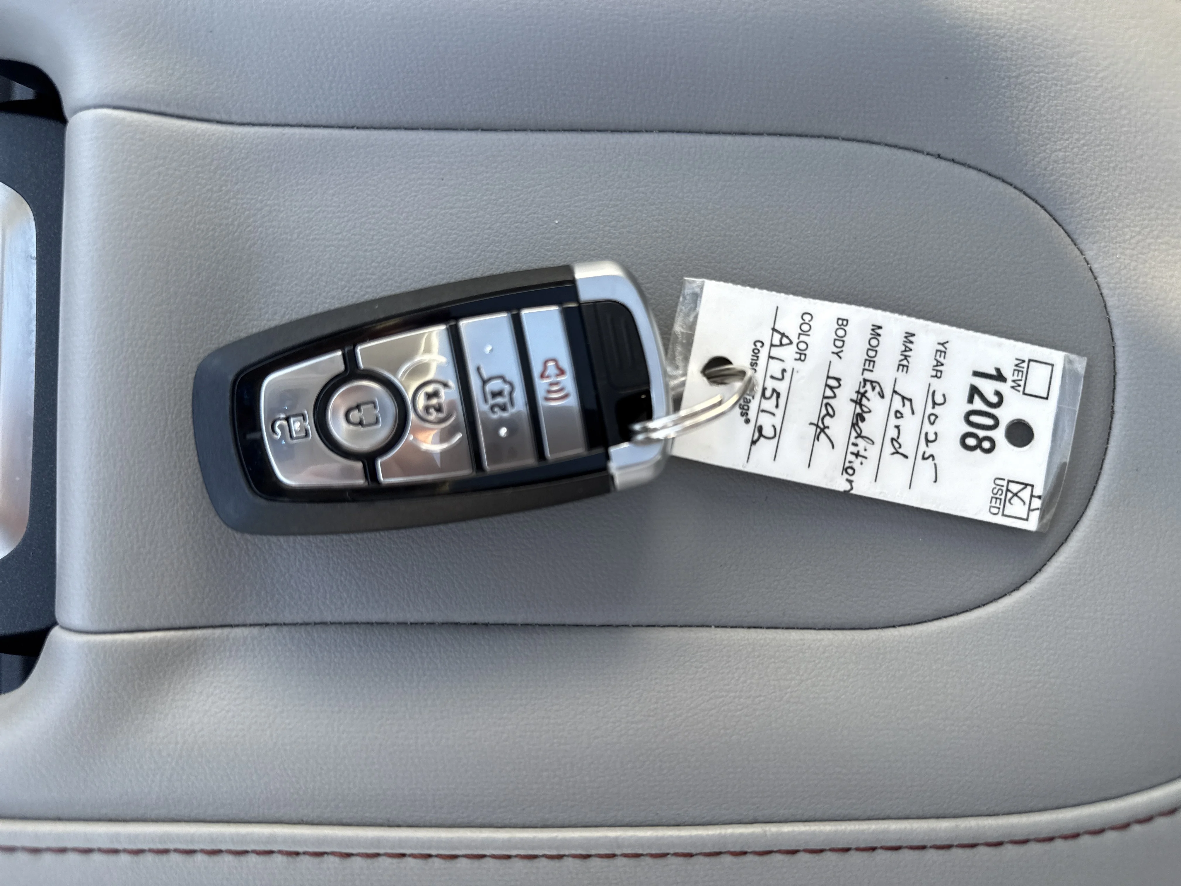 Used 2025 Oxford White Ford Active image 24