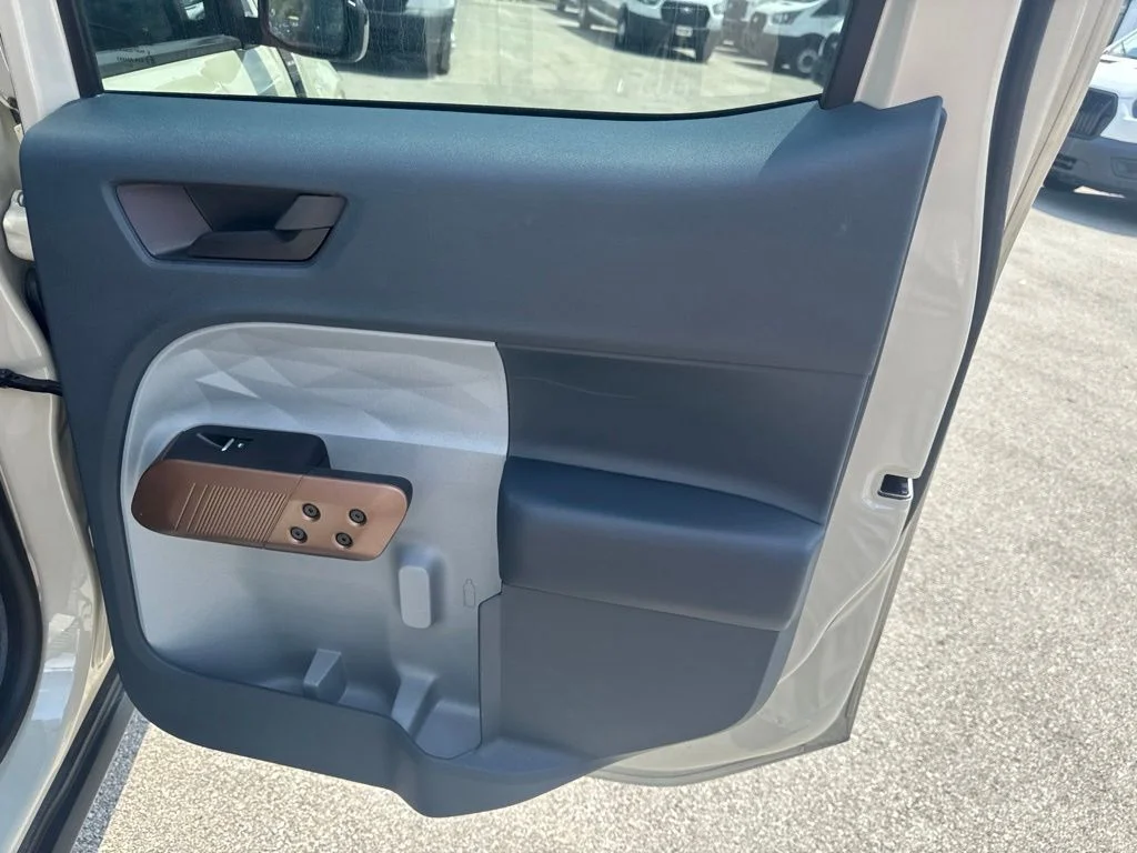 Used 2024 Silver Ford Lariat image 37