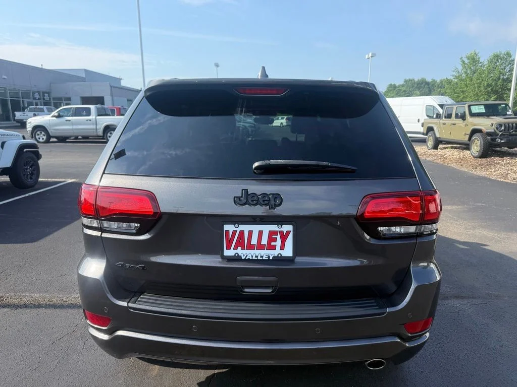 Used 2018 Gray Jeep Altitude image 5