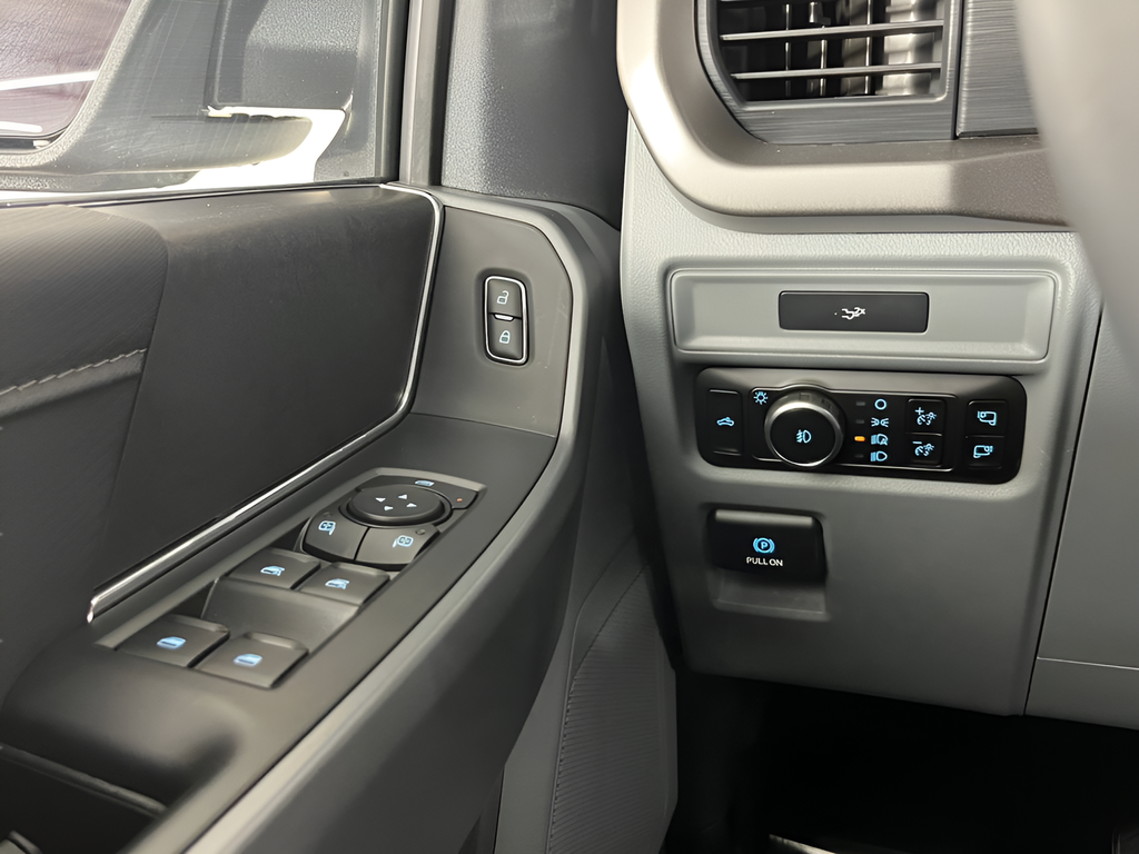 New 2026 Oxford White Ford XLT image 18