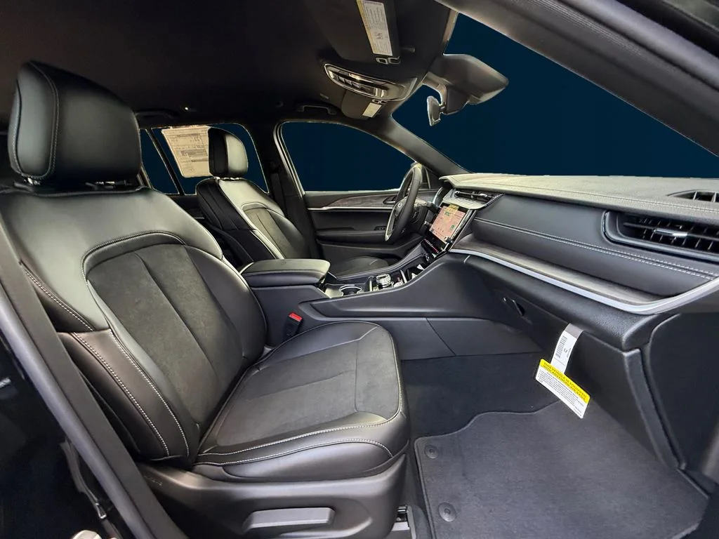 New 2027 Black Jeep Laredo Altitude image 17