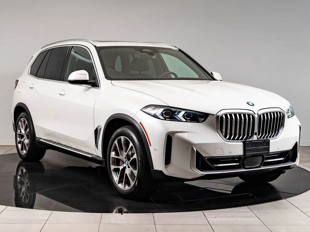 Used 2024 Mineral White Metallic BMW xDrive40i image 12