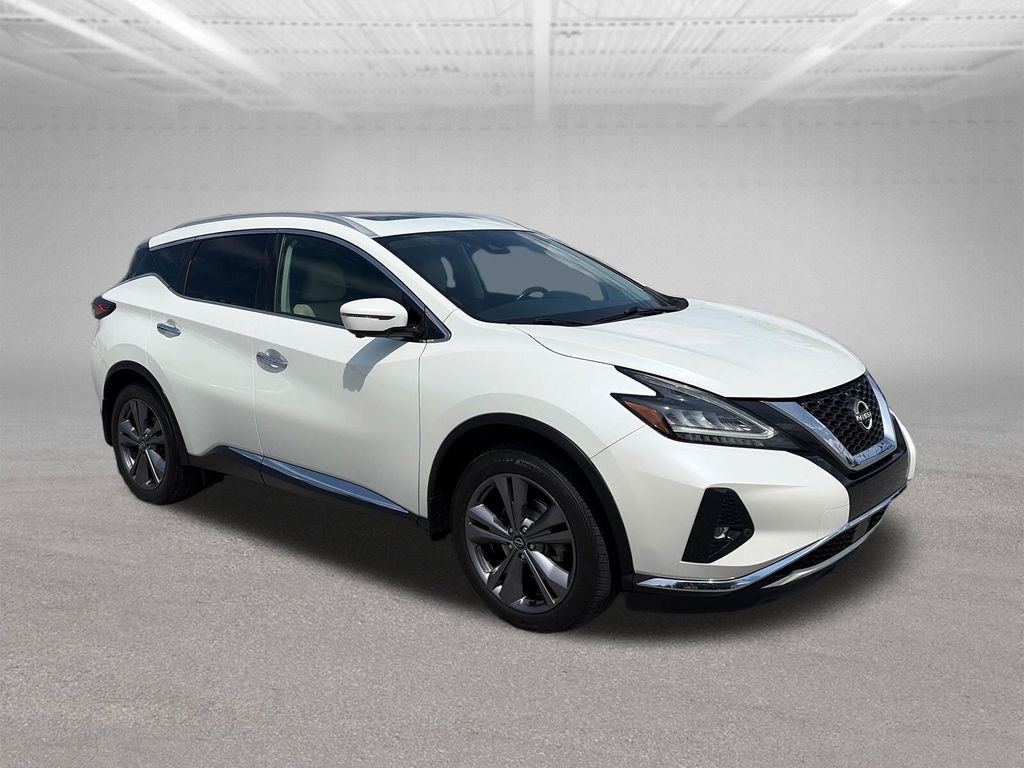Used 2024 Pearl White Nissan Platinum image 8