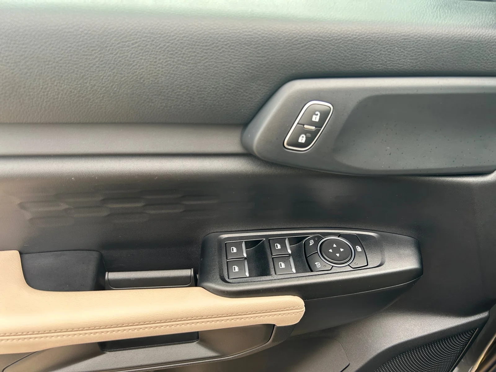 New 2026 Carbonized Grey Metallic Ford XLT image 17
