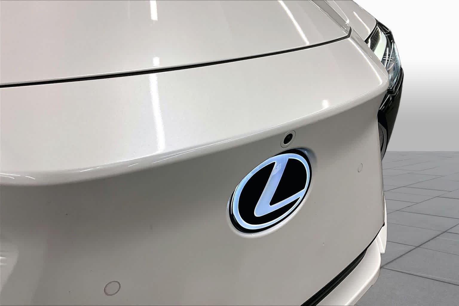 Certified Used 2023 EMINENT WHITE PEARL Lexus Luxury image 29