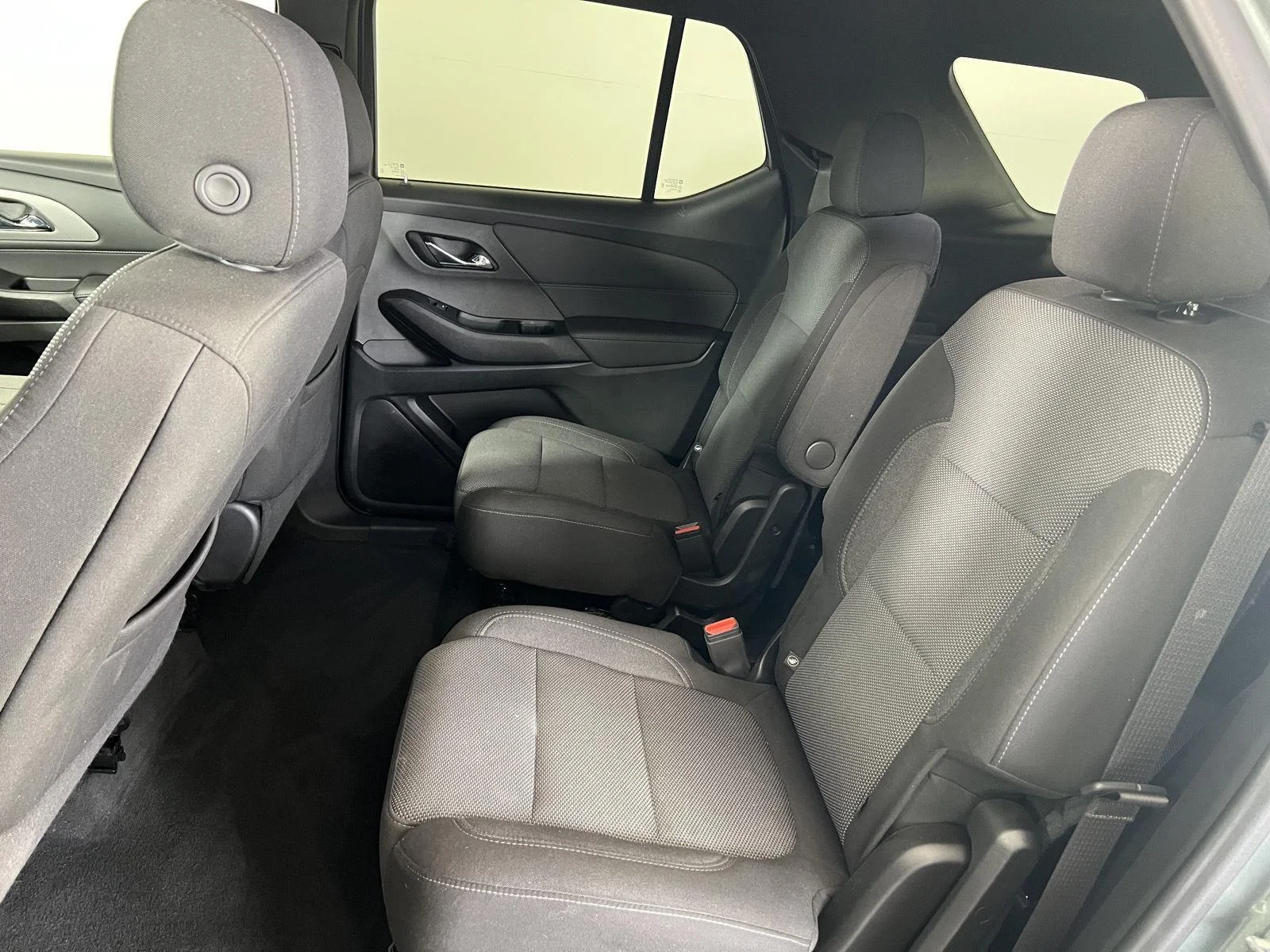 Used 2023 Silver Sage Metallic Chevrolet LT Cloth image 18