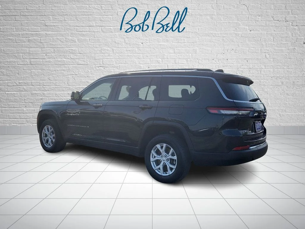 Used 2023 Gray Jeep Limited image 4