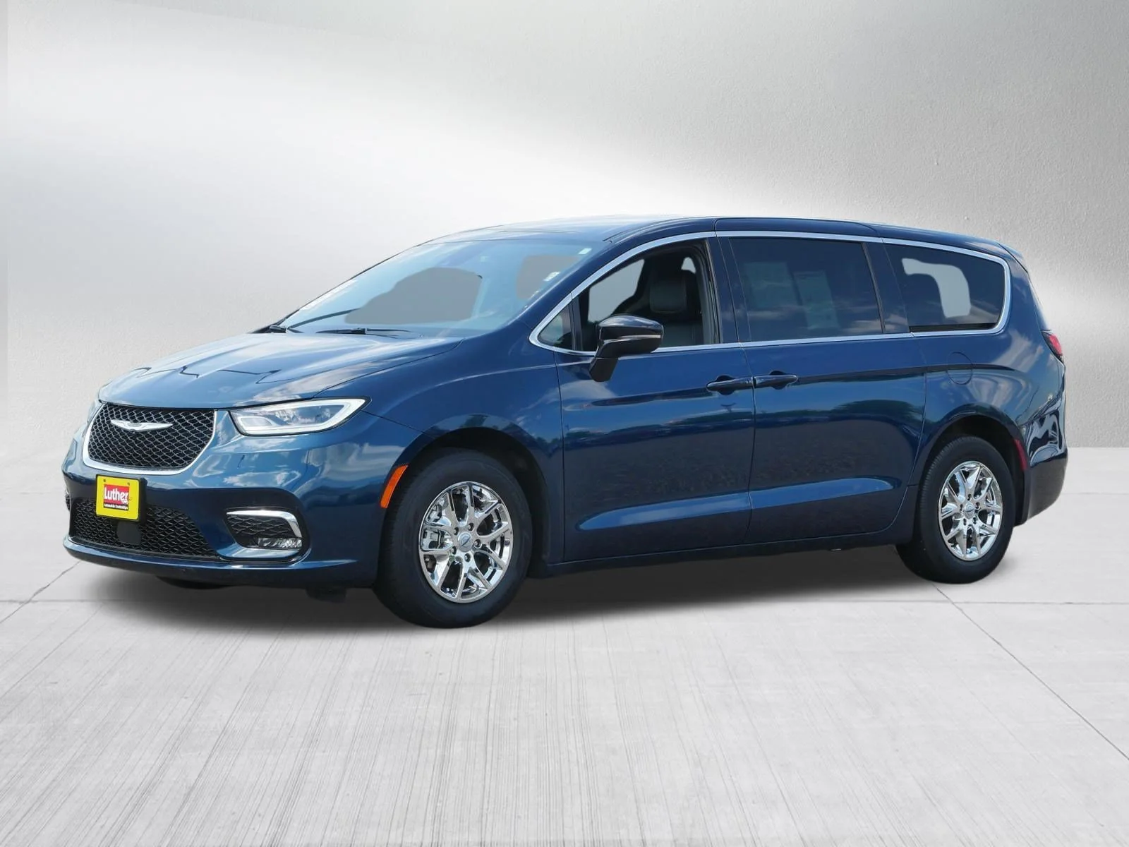 Used 2025 Fathom Blue Pearlcoat Chrysler Select image 3