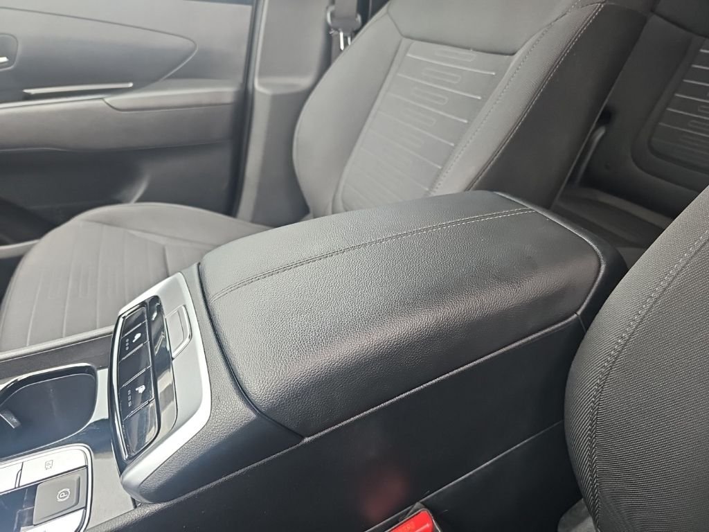 Used 2022 Green Hyundai SEL image 24