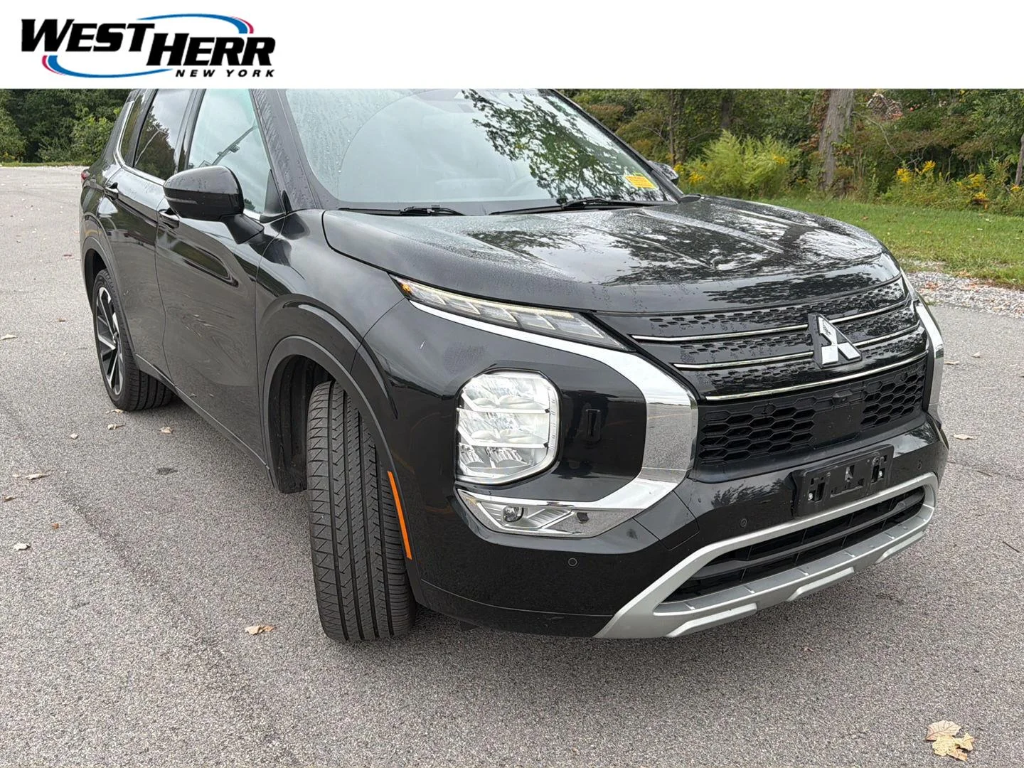 Used 2022 Black Diamond Mitsubishi SEL image 1