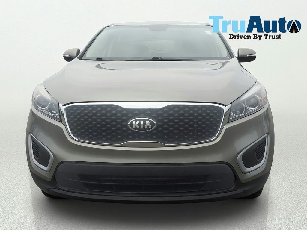 Used 2018 Silver Kia L image 2