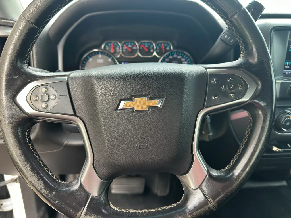 Used 2018 Summit White Chevrolet LT image 4