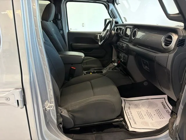 Used 2020 Silver Jeep Unlimited Sahara image 29