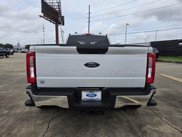 New 2026 Oxford White Ford F-350® XLT image 4