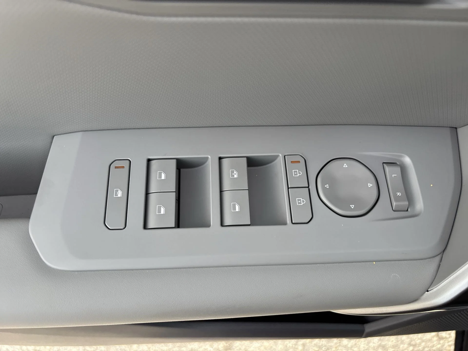 New 2027 Terrain Brown Kia X-Line S image 17
