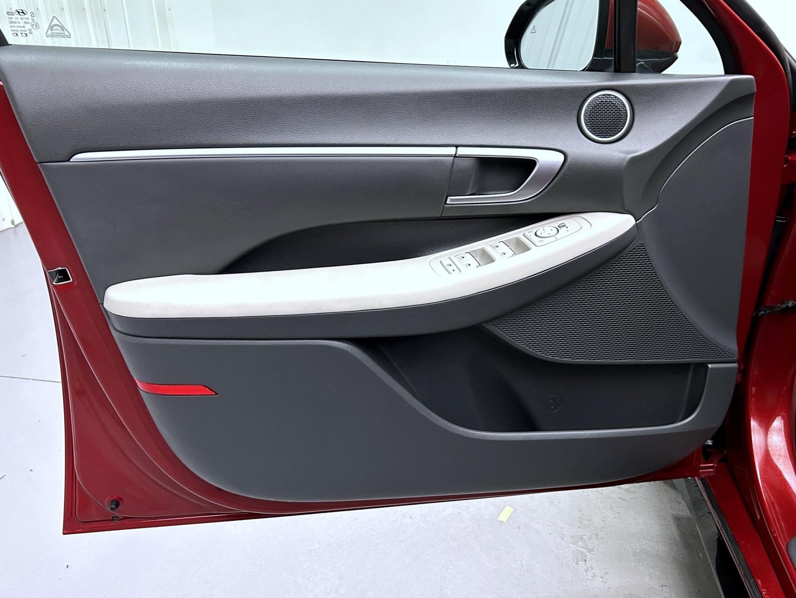 Used 2025 Red Hyundai SEL image 9