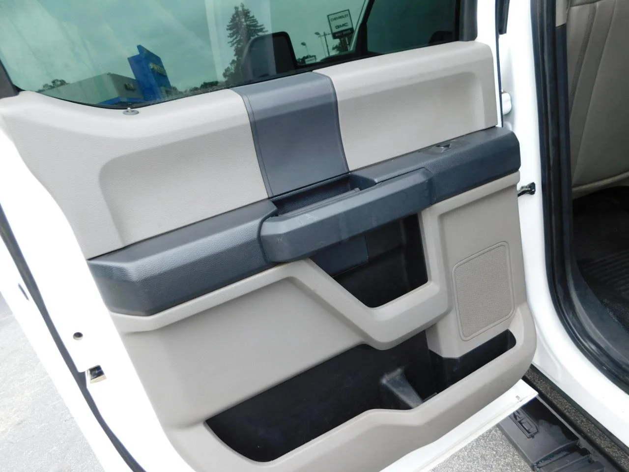 Used 2022 White Ford XL 4WD Crew Cab 179 in WB 60 in CA image 20