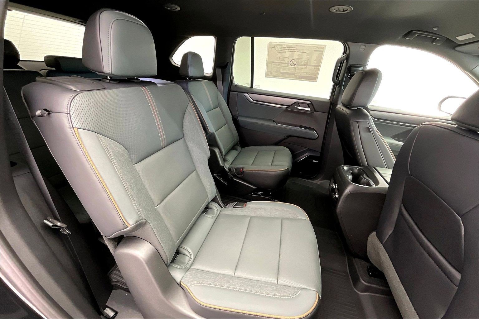 2026 GMC Acadia AT4 - Photo 10