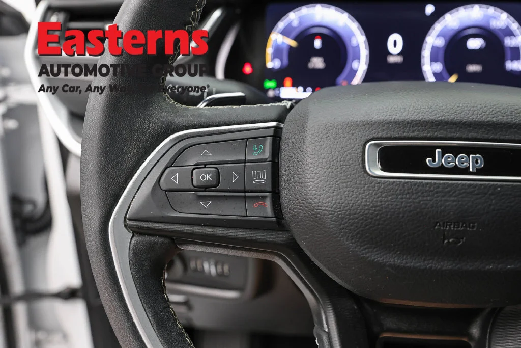 Used 2023 White Jeep Altitude image 15
