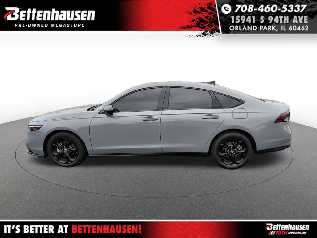 Used 2025 Gray Honda SE image 12