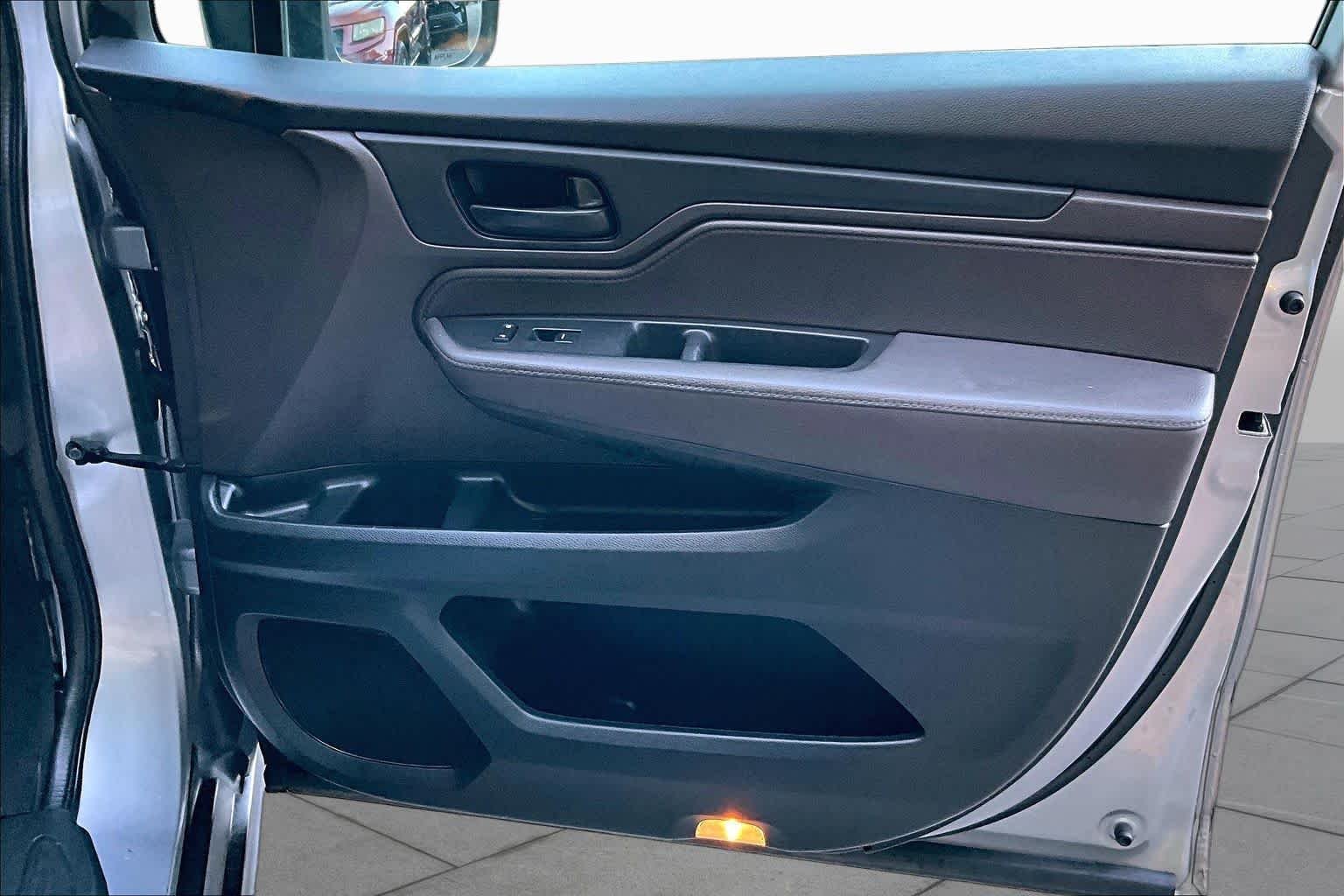 Used 2018 Lunar Silver Metallic Honda EX-L image 22