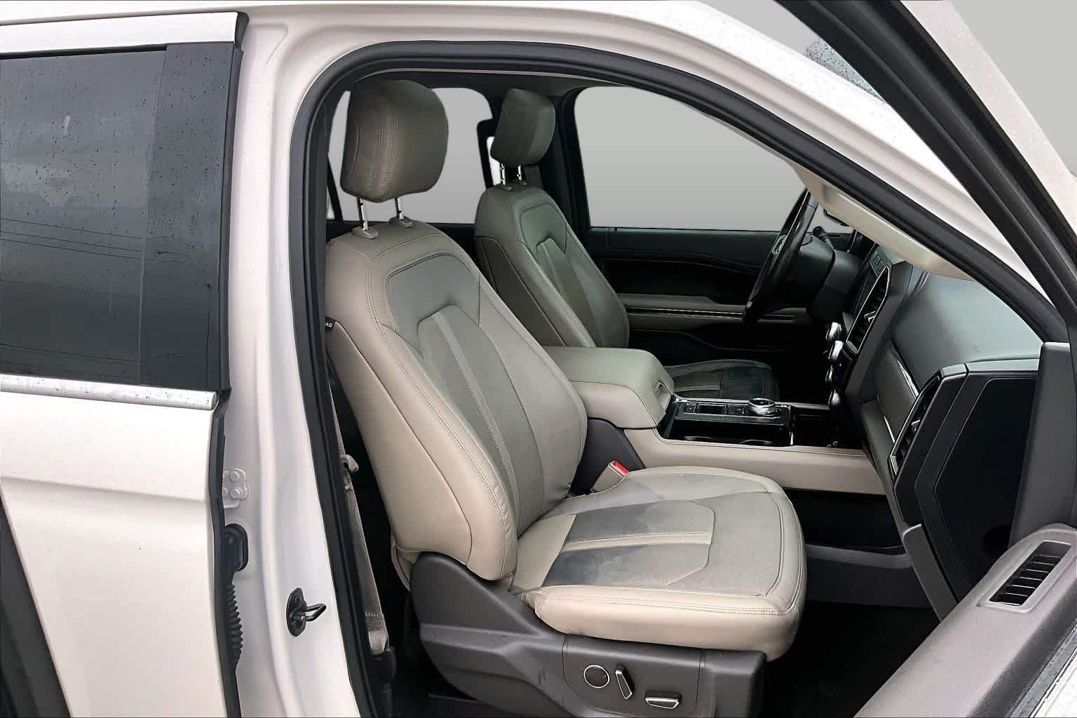 Used 2019 White Platinum Metallic Tri-Coat Ford Limited image 9