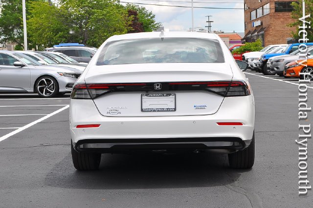 New 2026 Platinum White Pearl Honda Touring image 4