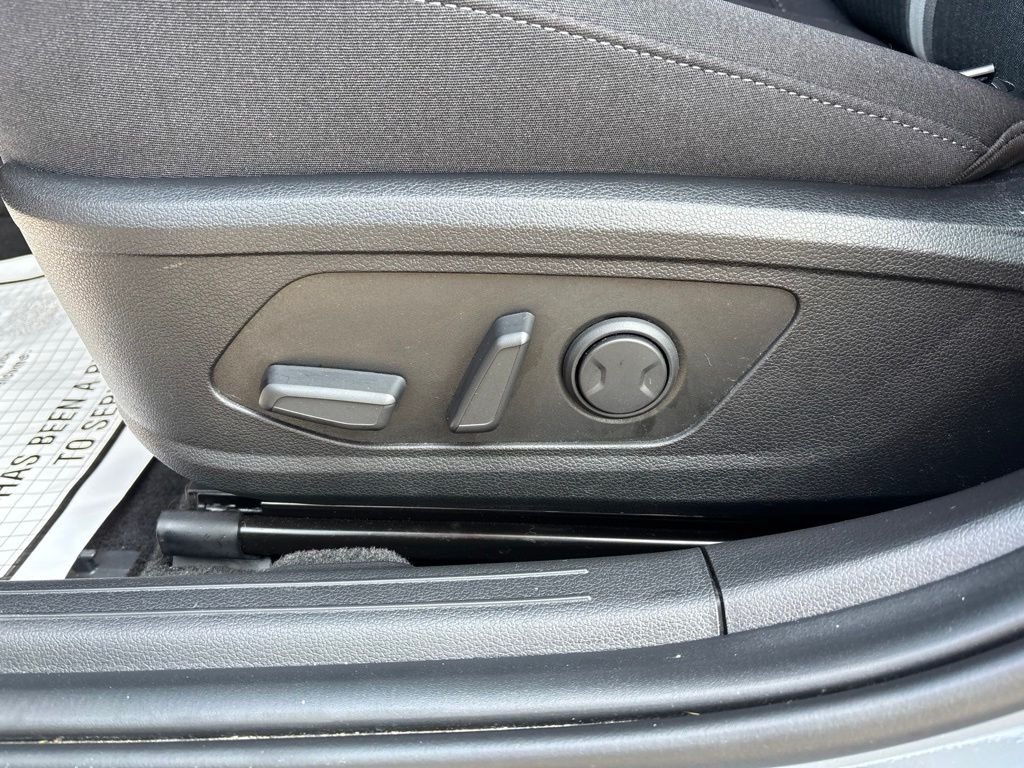 Used 2025 Blue Hyundai SEL image 21