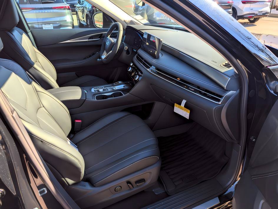 Used 2026 Mineral Black INFINITI LUXE image 19