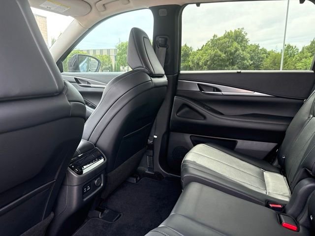 Used 2023 Gray INFINITI LUXE image 8