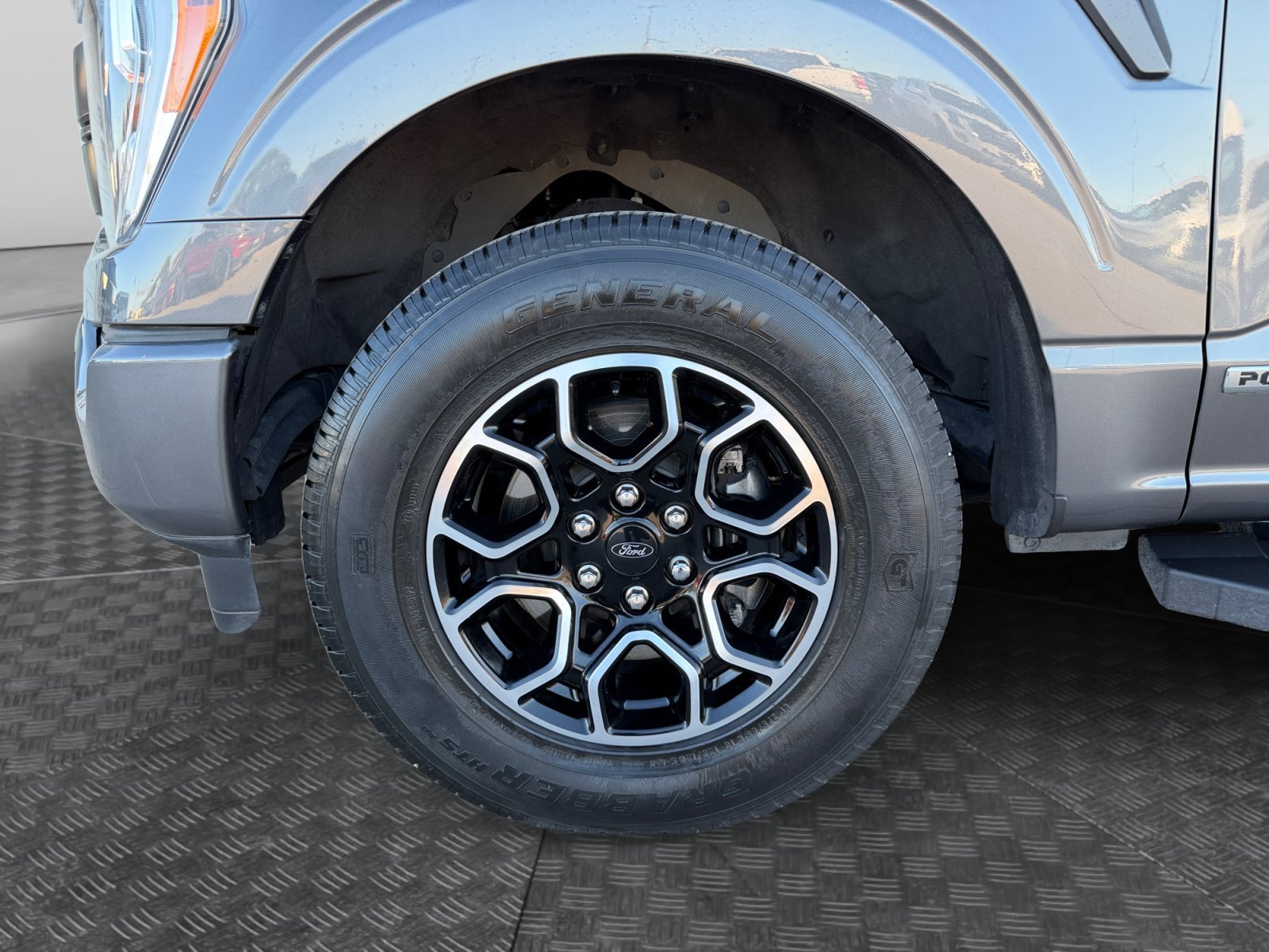 Used 2022 Light Blue Clearcoat Metallic Ford LARIAT image 9