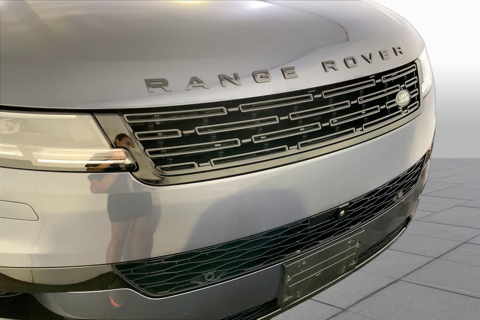 Used 2025 Varesine Blue Metallic Land Rover SE image 30