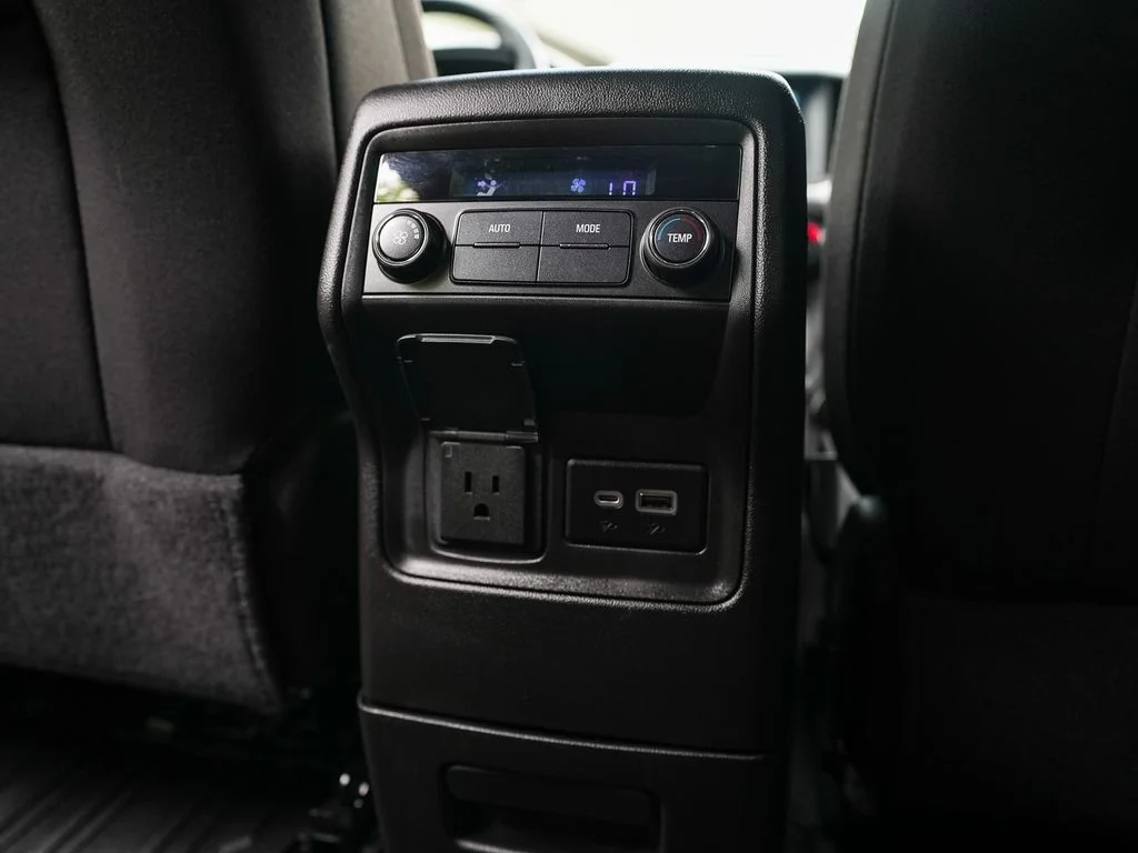 Used 2022 White GMC SLE image 34