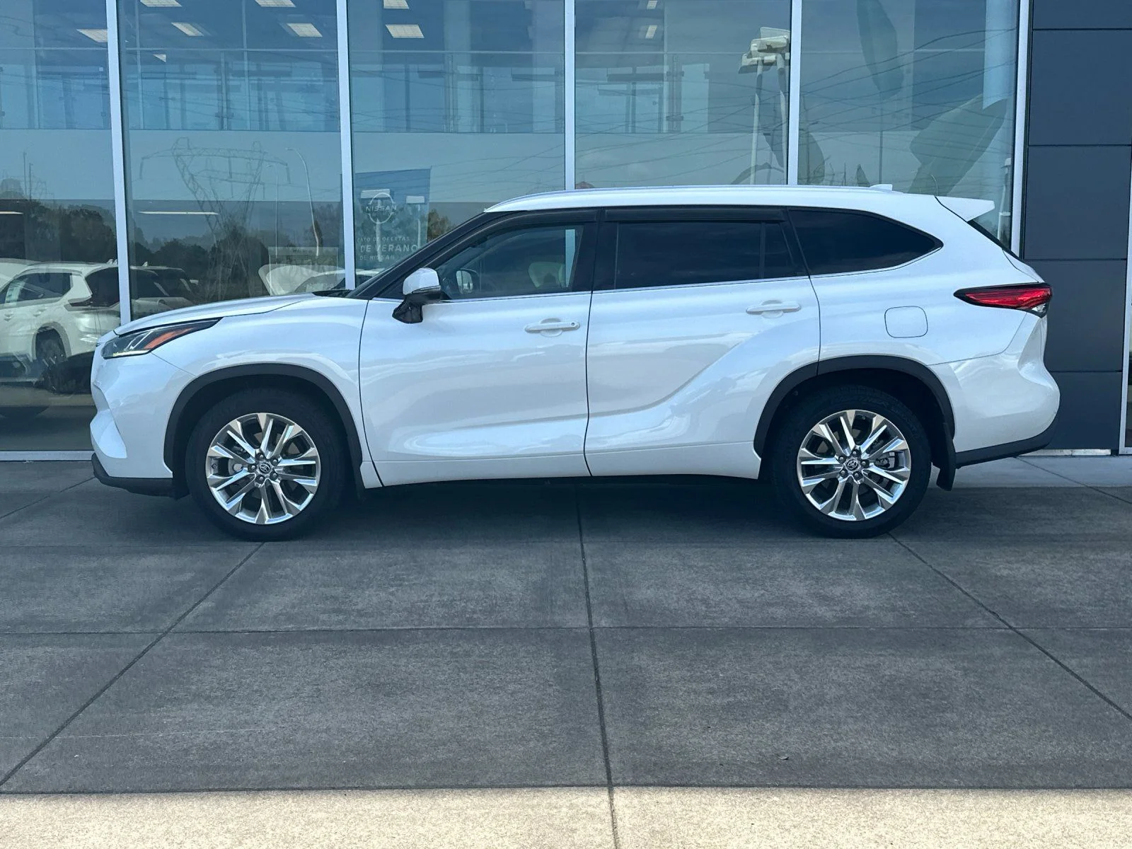 Used 2021 Blizzard Pearl Toyota Limited image 6