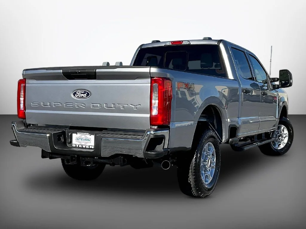 New 2027 Iconic Silver Metallic Ford F-250® XLT image 16