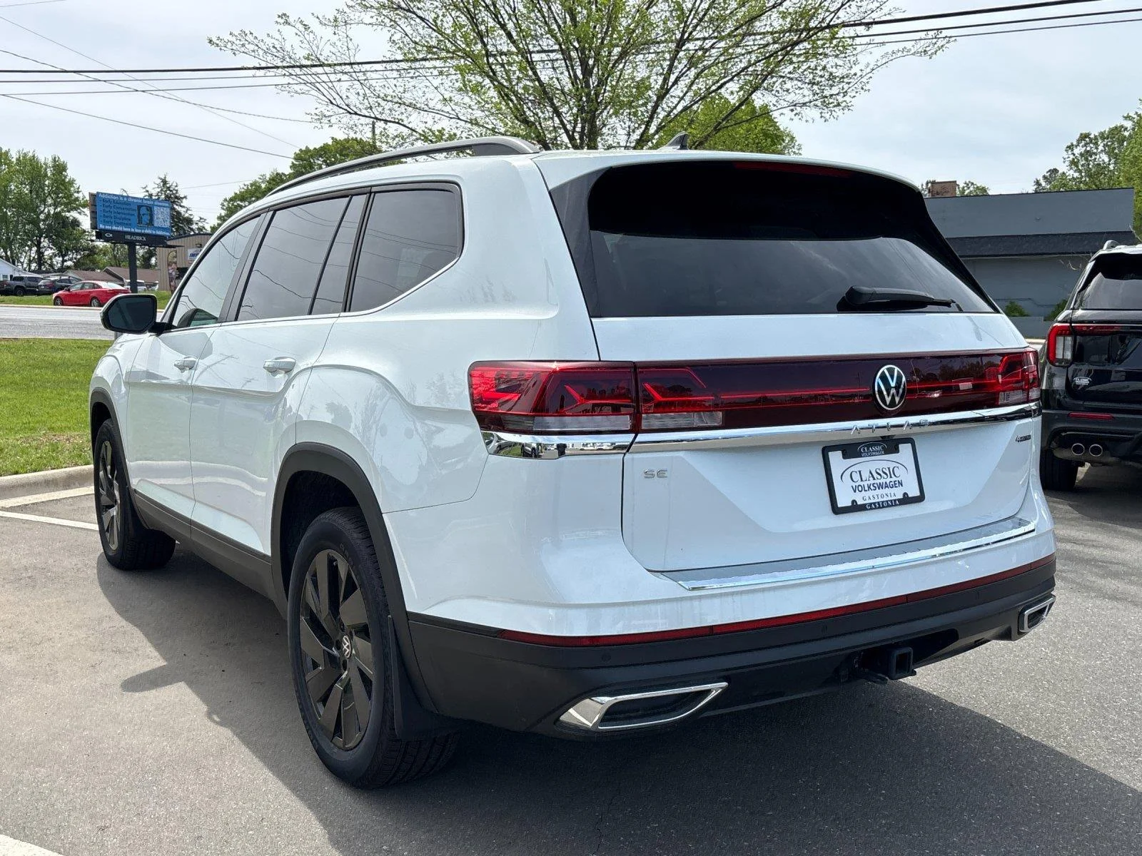 New 2025 Pure White Volkswagen 2.0T SE w/Technology image 3