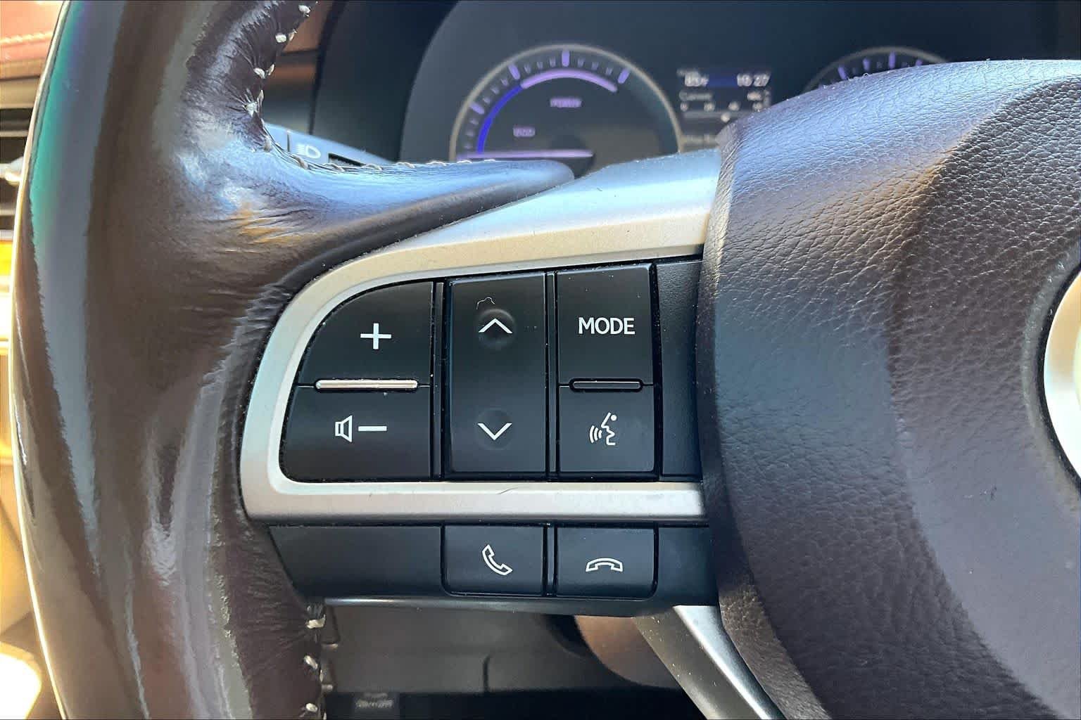 Used 2016 Eminent White Pearl Lexus Hybrid image 23