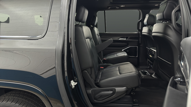 Used 2023 Diamond Black Crystal Pearlcoat Jeep Series III image 24