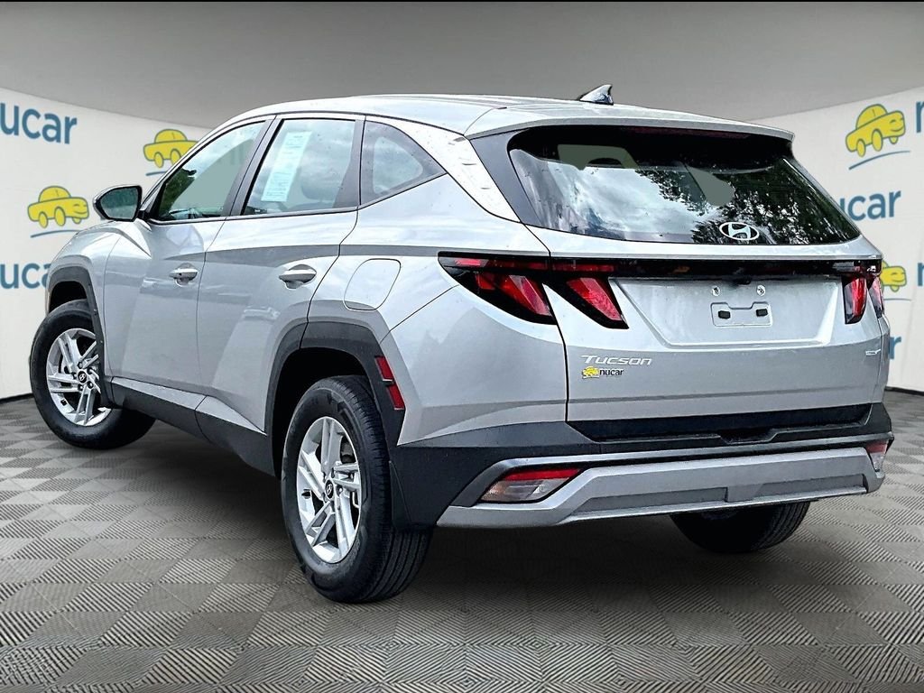 Used 2025 Shimmering Silver Hyundai SE image 4