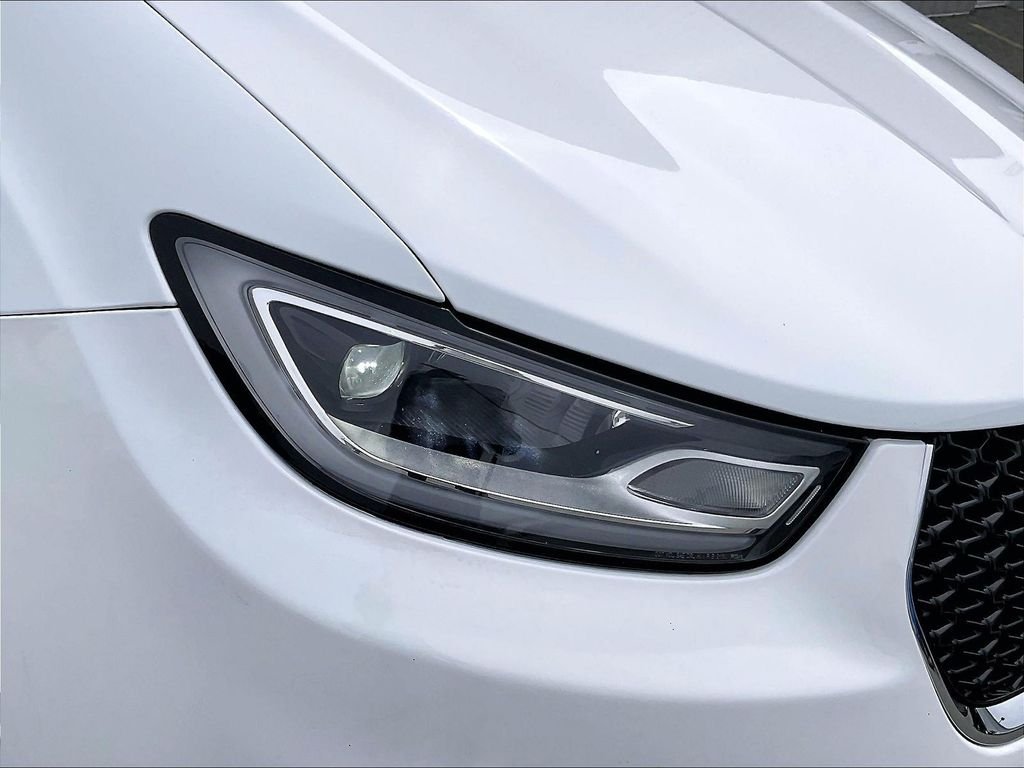 Used 2023 White Chrysler Touring L image 33